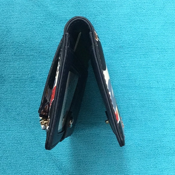 SOLD 🫶🫶🫶🫶Kate Spade Floral large bifold wallet - Picture 4 of 12